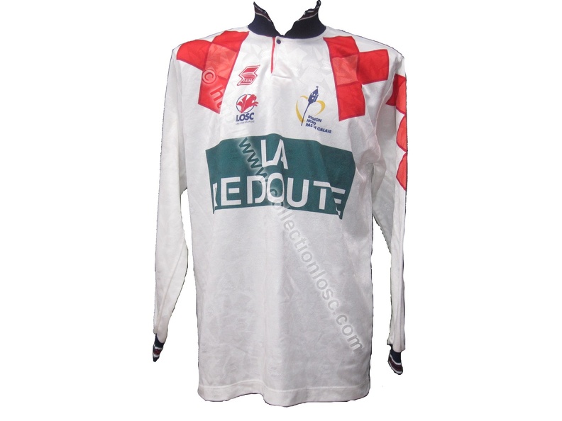 Maillot du LOSC porté par Djezon BOUTOILLE en Championnat de Division 1 lors de la Saison 1994-1995 boutoille-9495-away-face.jpg