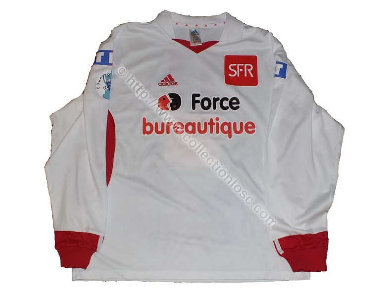 Maillot du LOSC porté par Djezon BOUTOILLE en Coupe de France lors de la Saison 2002-2003 boutoille_cdf_lorient_0203_face.jpg